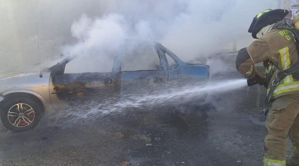 Investigan recurrencia de vehículos incendiados en calles de la ciudad de Durango