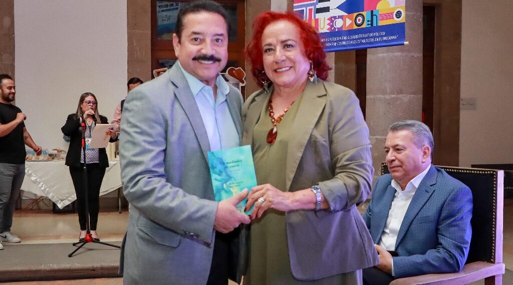 Envuelve la poesía al Festival de la ciudad Ricardo Castro