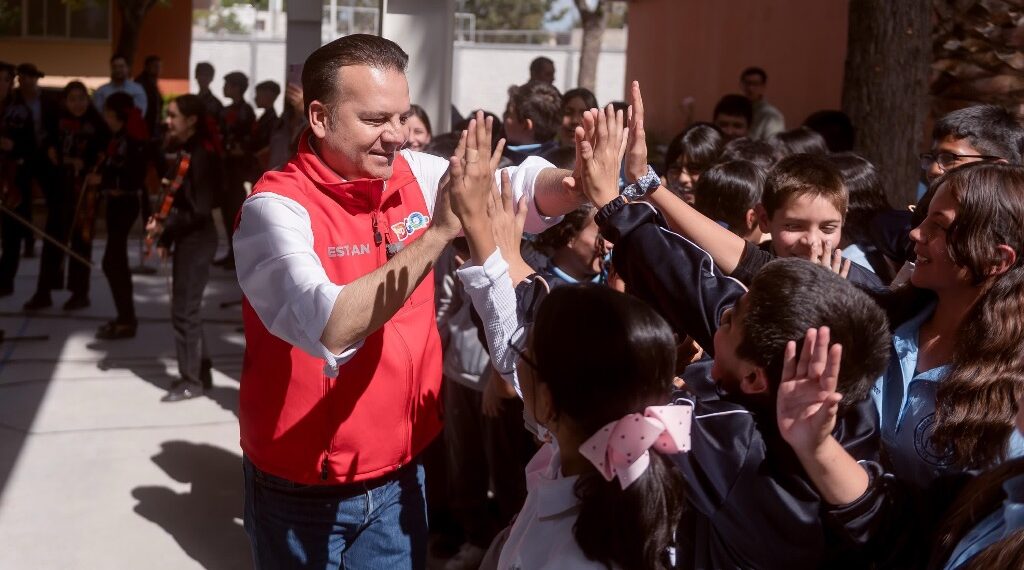 Gobernador Esteban Villegas anuncia días de descanso para trabajadores y sector educativo en Durango