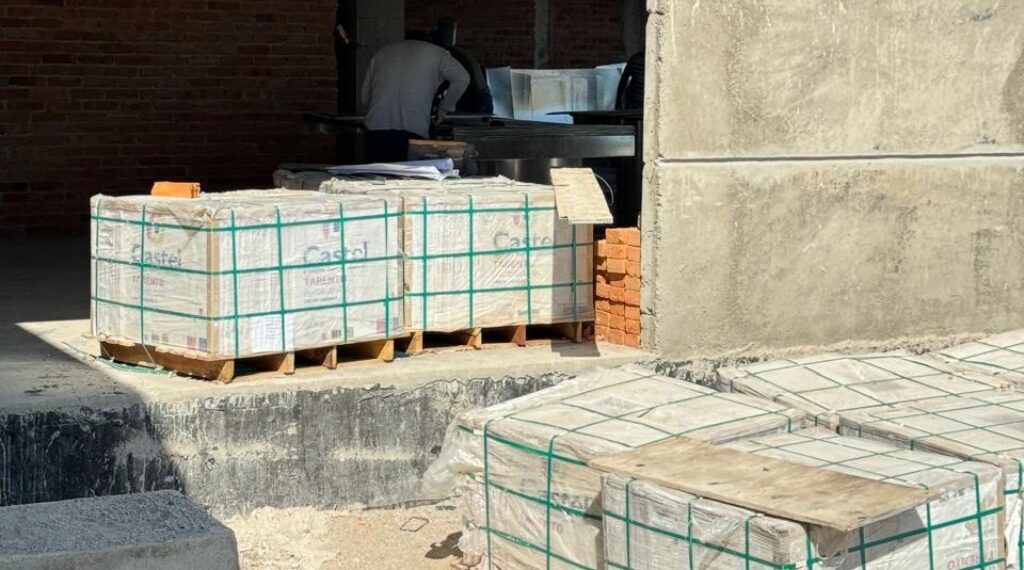 Ante decadencia en inversión para obra pública, la obra privada mantiene a flote al sector