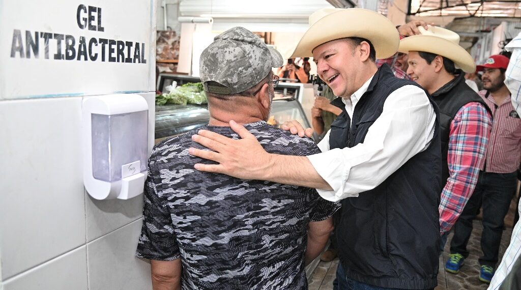 Inicia rehabilitación de banquetas en el Mercado Benito Juárez de El Salto