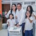 Emite Raúl Meraz su voto, junto con su familia