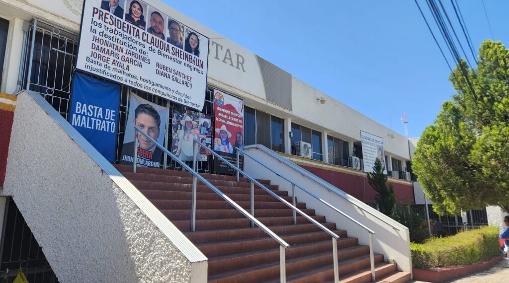 Trabajadores despedidos de Bienestar suman 13 días sin respuesta de autoridades