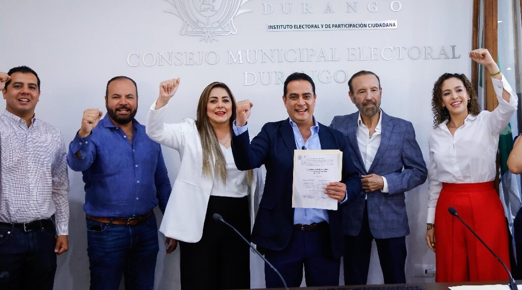 Toño Ochoa recibe constancia de mayoría como alcalde reelecto de Durango