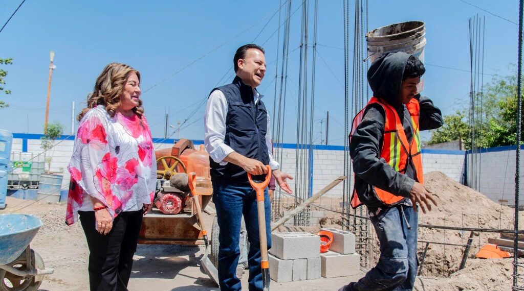 Más aulas y mejor infraestructura para la UPD de Gómez Palacio; Esteban y Lety fortalecen a la comunidad educativa con hechos