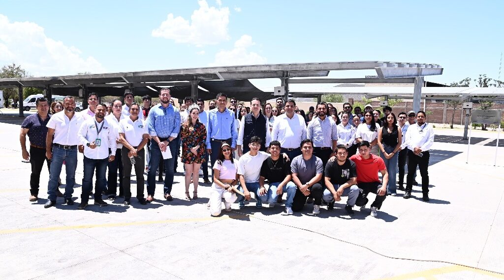 Esteban invierte 50 millones de pesos en universidades de la Laguna para que estudiantes tengan una mejor formación educativa