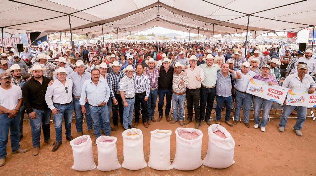 Esteban cumple al campo: inicia entrega de avena, frijol y suplemento para productores de Pánuco de Coronado y Guadalupe Victoria