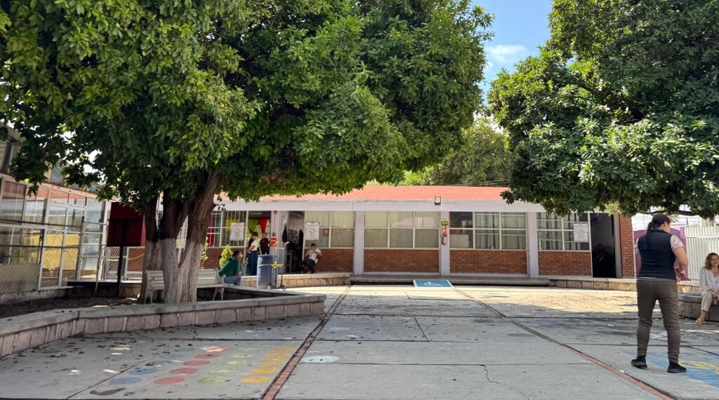 Fin de cursos multiplica las quejas en el sector educativo por retención de documentos y graduaciones