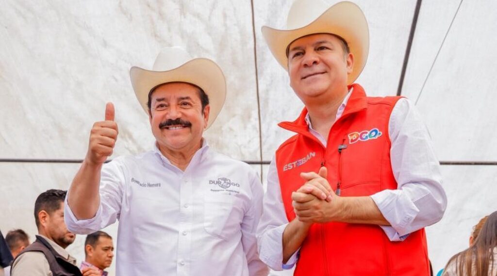 El campo es primero. Esteban y Bonifacio entregan semilla de frijol a productores del Valle