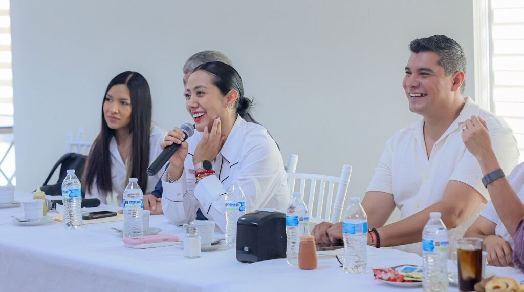 «En mí tienen una amiga», declara Betzabé Martínez en su encuentro con medios de comunicación