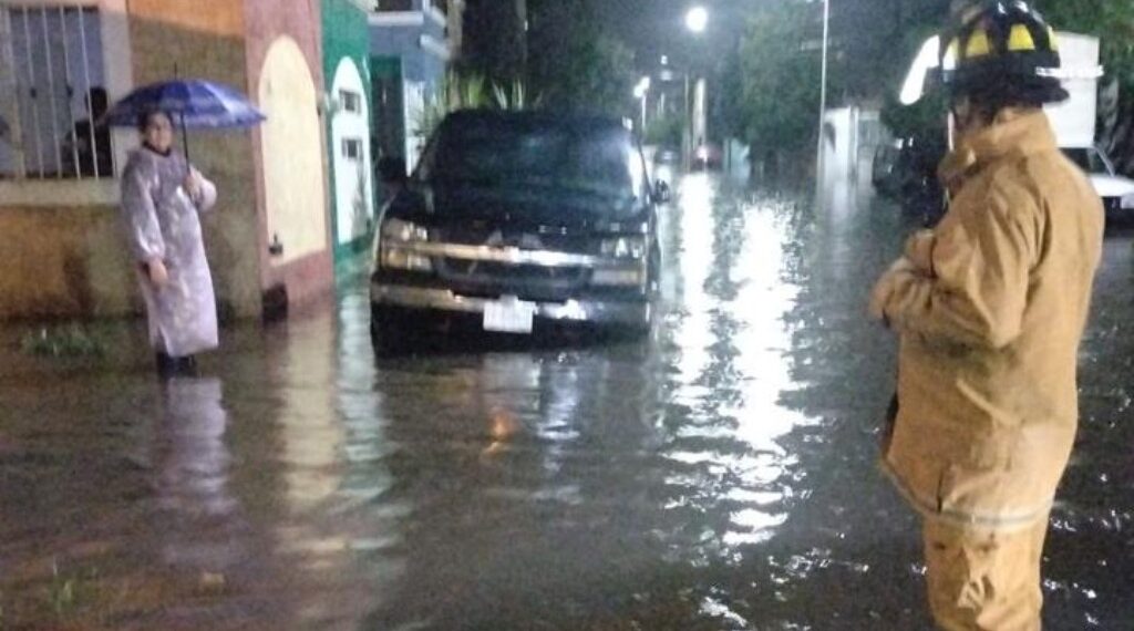 Atienden ocho reportes a causa de intensa lluvia de la madrugada