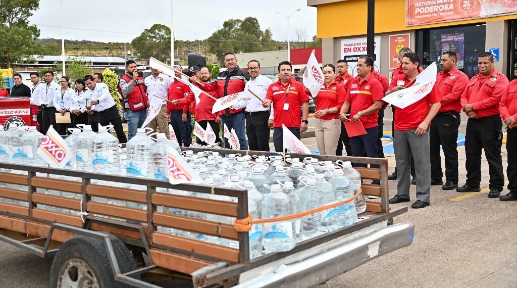 Gobierno y OXXO se unen para garantizar agua potable en zonas afectadas por la temporada de lluvias