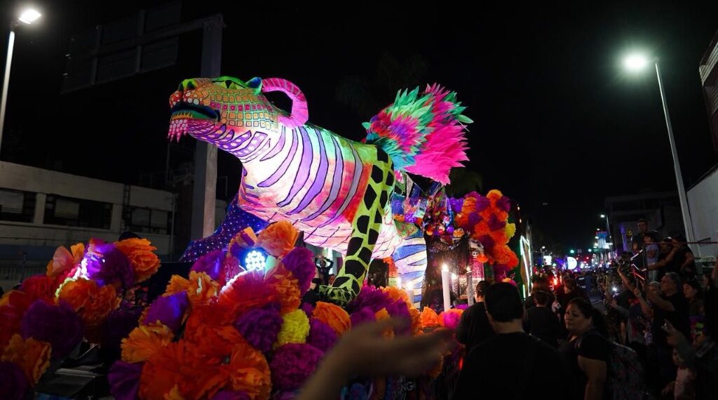 Alebrijes llenan de vida a Durango en el Muuki 2025: Toño Ochoa encabeza el desfile del norte más mexicano