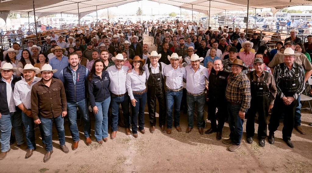 Mancuerna de Gobierno Estatal y Federal le cumple a ganaderos duranguenses; continúa entrega de sementales de registro