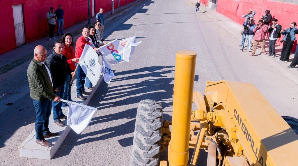 Inician Esteban y Betzabé obra de pavimentación que mejorará la movilidad y conectará boulevares estratégicos en Gómez Palacio