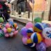 Vendedores de globos y autoridades municipales acuerdan mesas de negociación para permisos