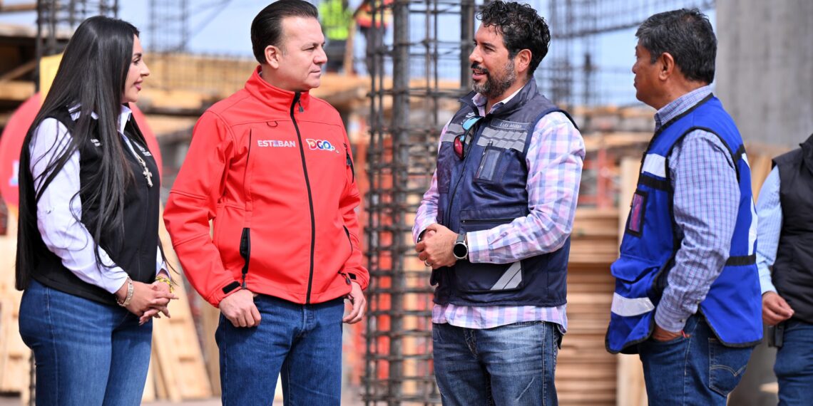 Esteban Villegas supervisa construcción del nuevo Hospital de Santiago que dará servicio a siete municipios de la región