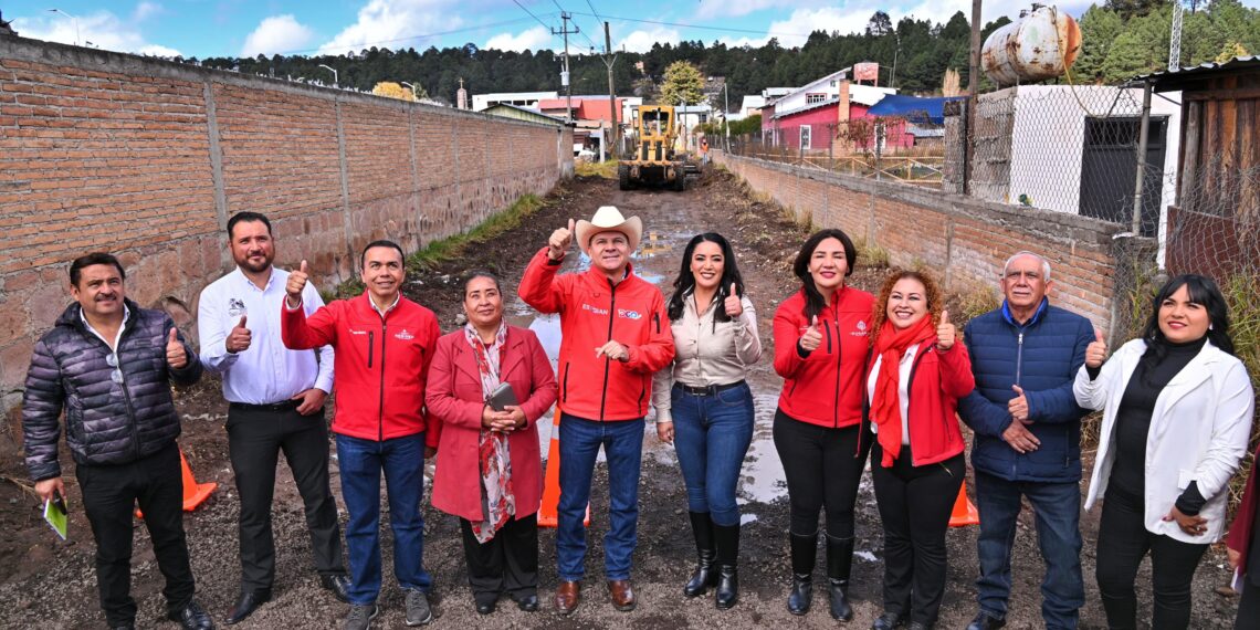 Inicia Esteban Villegas la pavimentación de la calle Picea; traerá mejor acceso y seguridad a familias de El Salto