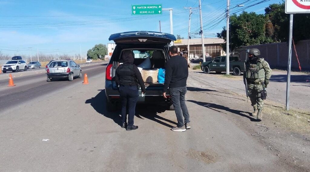 Piden paciencia a ciudadanos ante filas en puntos de revisión