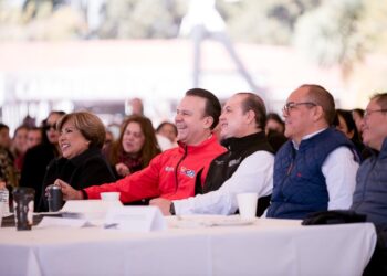 Trabajadores del Sindicato de los Tres Poderes reciben apoyos navideños; hay respaldo del Gobernador Esteban