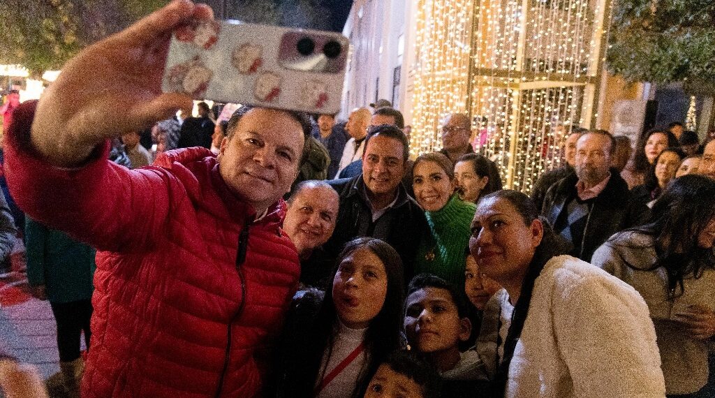 Duranguenses reconocen alumbrado navideño como un espacio de convivencia, valores y unión familiar