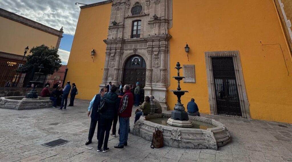 Concretan pago de aguinaldo para 500 jubilados; faltan 300