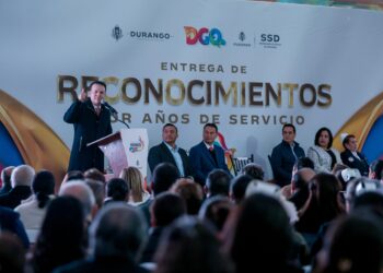 Reconoce Gobernador Esteban Villegas la trayectoria de más de 500 trabajadores de la Salud en Durango