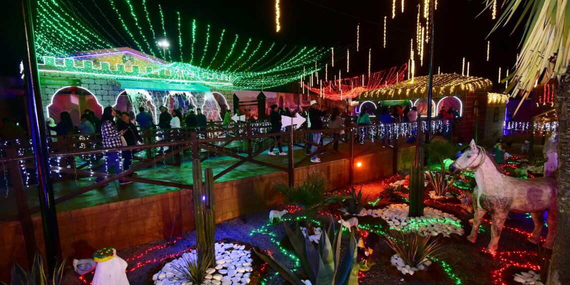 ¡Une Feria Navideña 2025 la luz y alegría de la gran familia duranguense!