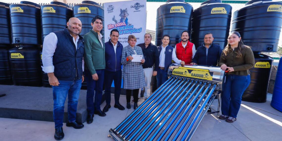 Toño Ochoa impulsa hogares dignos; entrega calentadores y tinacos para cuidar la economía familiar
