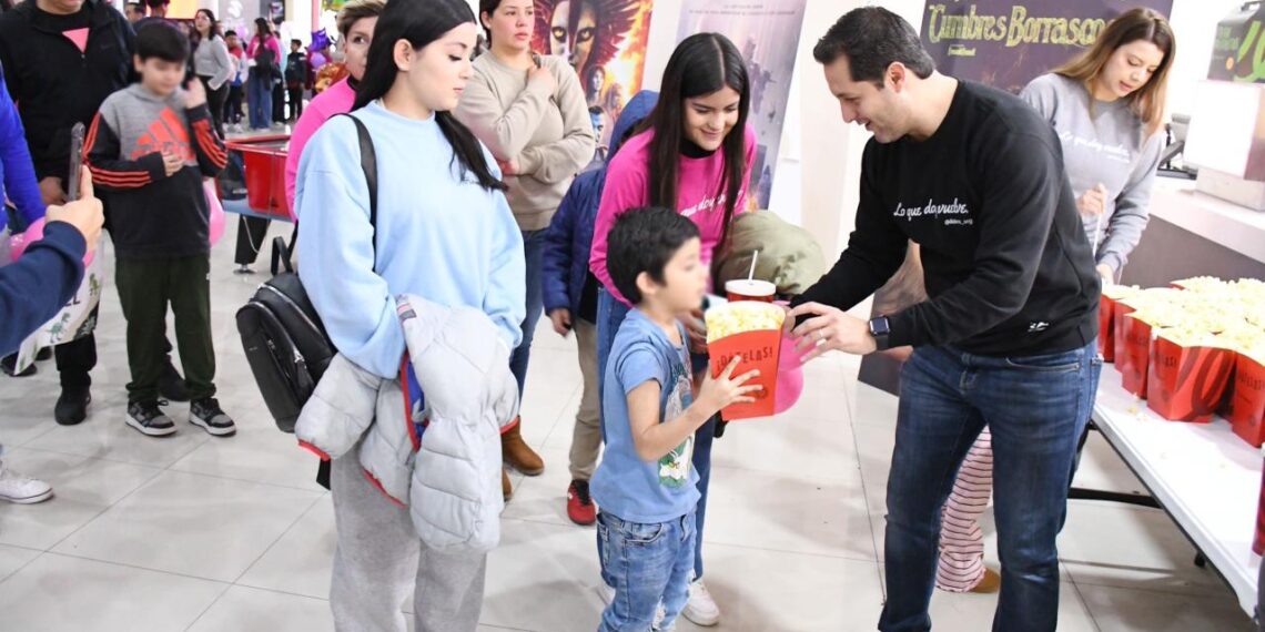 Risas y magia navideña en casa para los más pequeños de la gran familia: Gobierno Municipal.