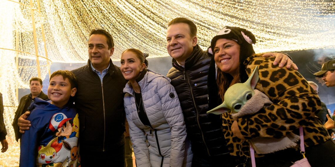 Cientos de familias disfrutan la Feria Navideña en un ambiente familiar y de tradición