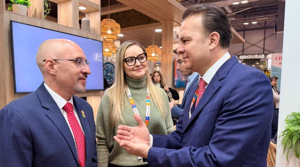 Durante FITUR 2026, Esteban Villegas fortaleció la promoción turística, cultural y deportiva de Durango