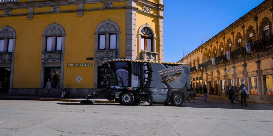 Más calles limpias con la nueva barredora Don Perrón; Durangueses avalan el trabajo