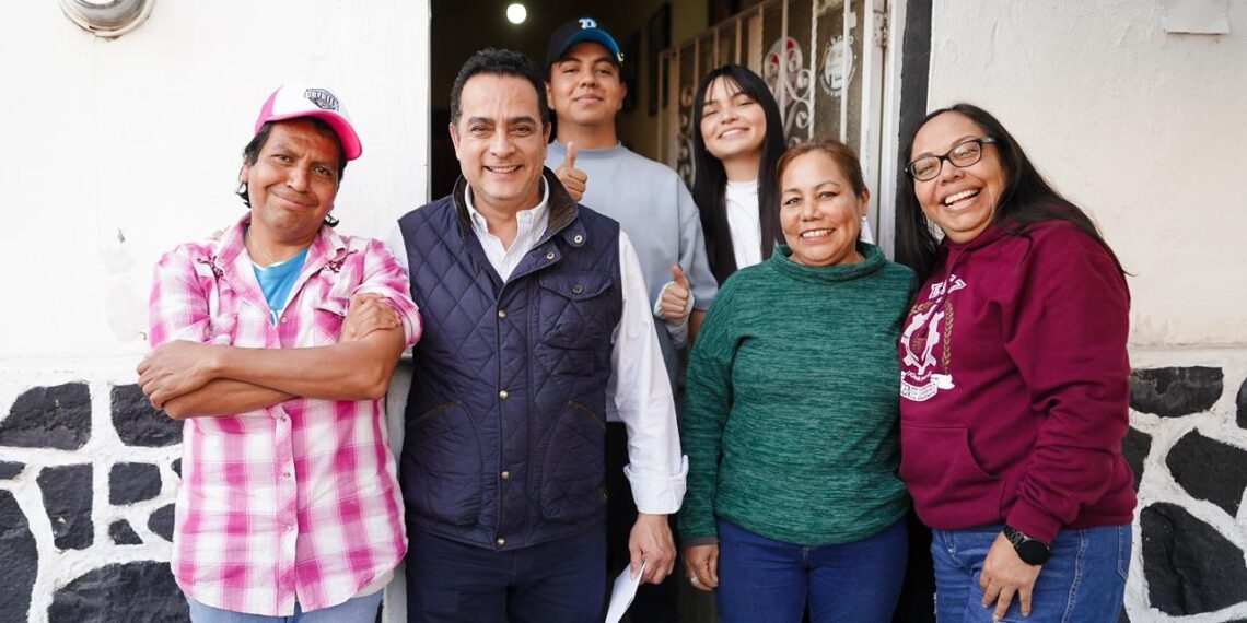 Toño Ochoa escucha y resuelve en caliente las peticiones de la colonia Santa María