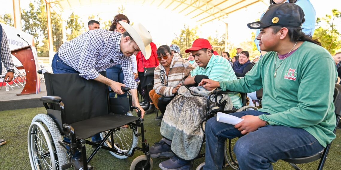 Esteban Villegas entrega obras y apoyos que mejoran servicios, vivienda y seguridad en Canatlán