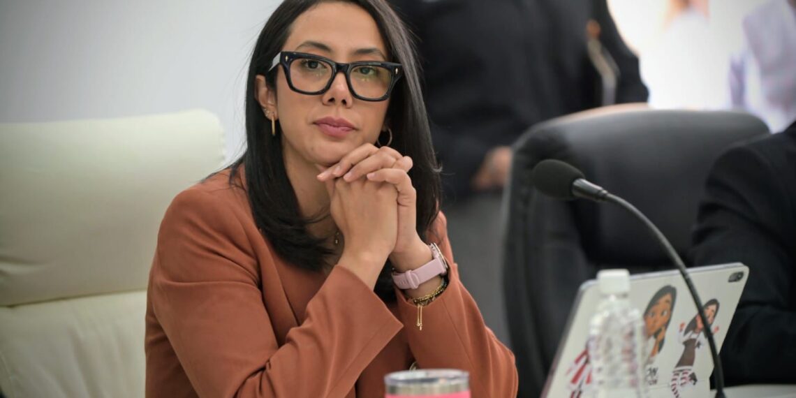 Va Betzabé Martínez por reforma al Reglamento de Alcoholes en Gómez Palacio