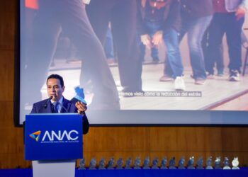 Durango sigue siendo ejemplo de buen gobierno a nivel nacional; recibe Toño galardón de la ANAC