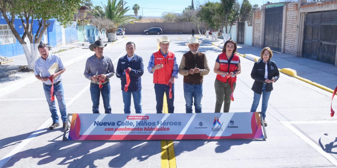 Con la calle nueva Niños Héroes que entregó Esteban Villegas se mejora la movilidad y plusvalía en Poanas