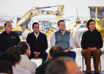 Cumplen Esteban y Toño un sueño más con la 3a etapa de la avenida Río Grande .