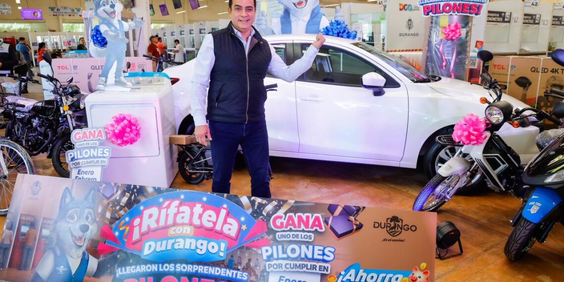 Toño Ochoa premia a contribuyentes cumplidos que se la “rifan” con Durango