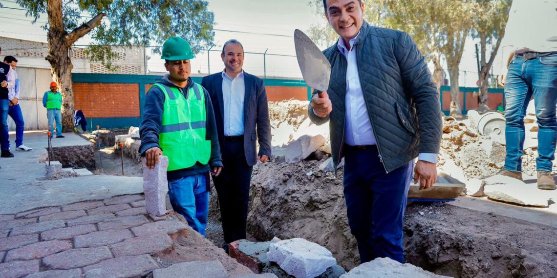 ¡Cumple Toño Ochoa el sueño de una nueva cancha en la Sec. Benito Juárez!
