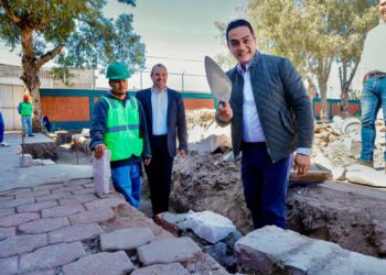 ¡Cumple Toño Ochoa el sueño de una nueva cancha en la Sec. Benito Juárez!