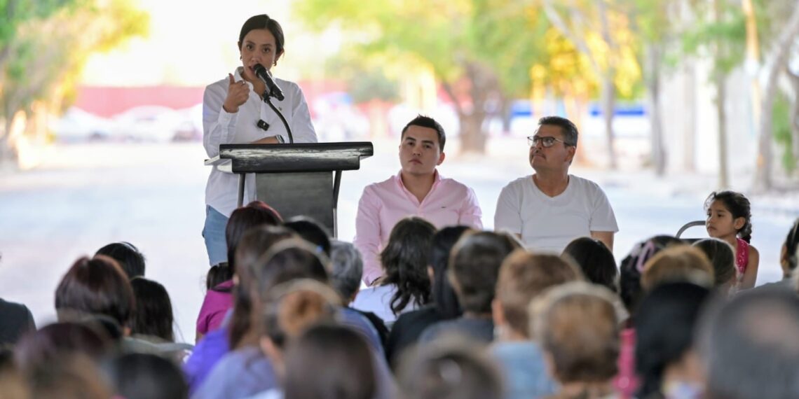 Betzabé cumple a vecinos de Santa Rosa con nueva pavimentación