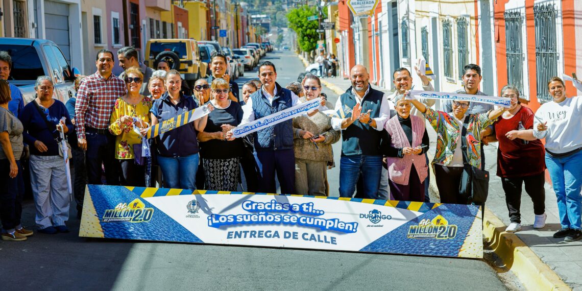 Cumple Toño Ochoa y deja la calle Juan E. García ¡Al millón en Pavimentación!