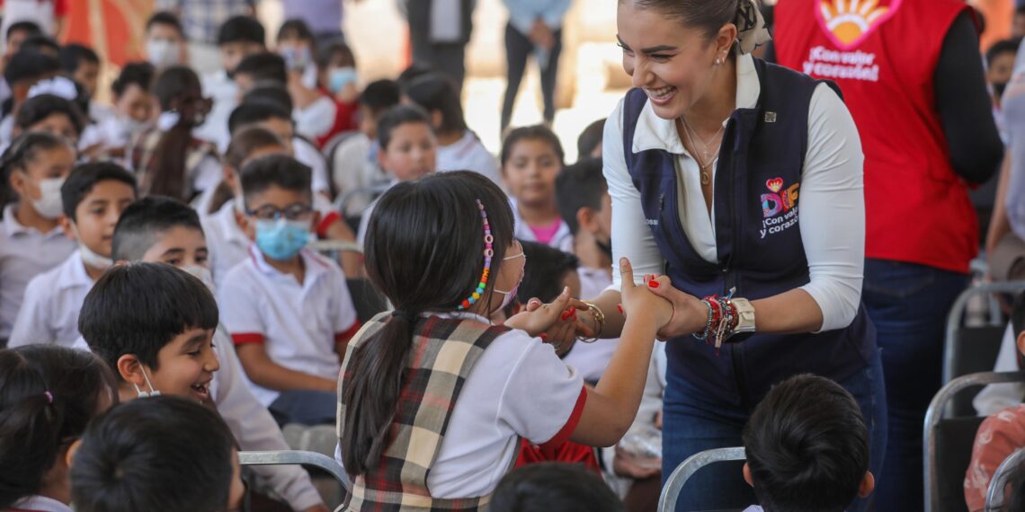 Más niñas y niños de Gómez Palacio ya reciben desayuno caliente diario con comedores escolares equipados que lleva Marisol Rosso a las escuelas