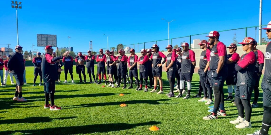 Estadio “Memín” Garibay construido por Toño recibe entrenamientos de Calientes de Durango