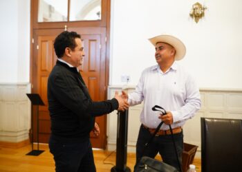 Toño le resuelve al medio rural con cercanía, en caliente y de frente.