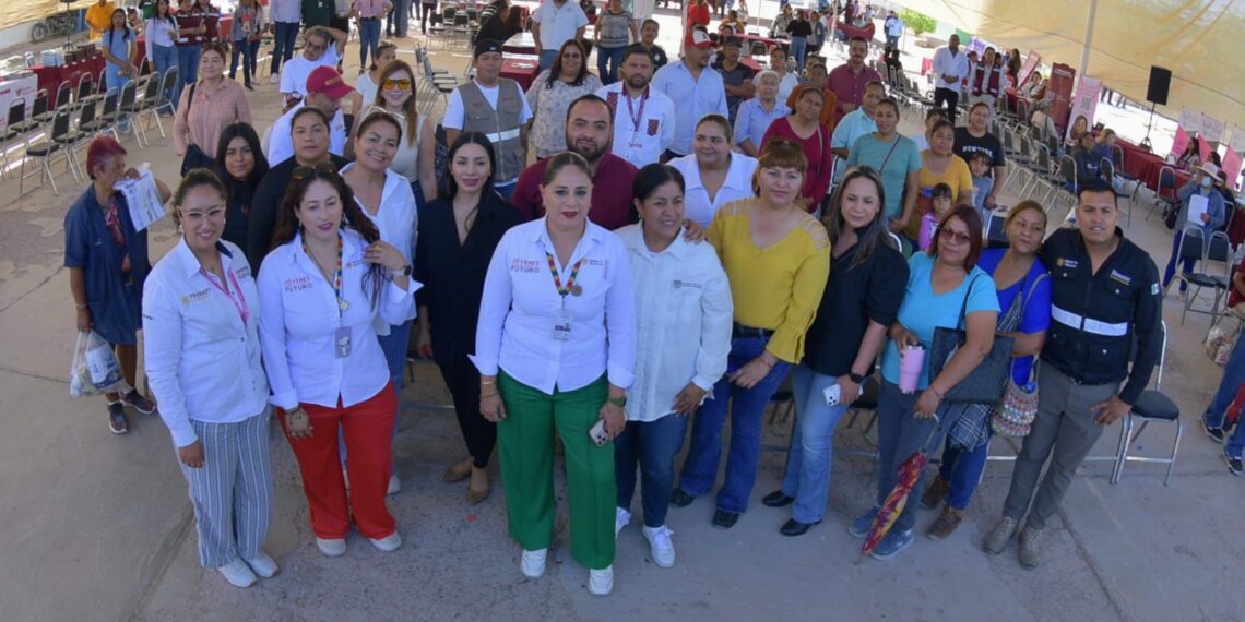 Feria de la Paz llega a Pastor Rouaix y acerca servicios a cientos de familias del medio rural