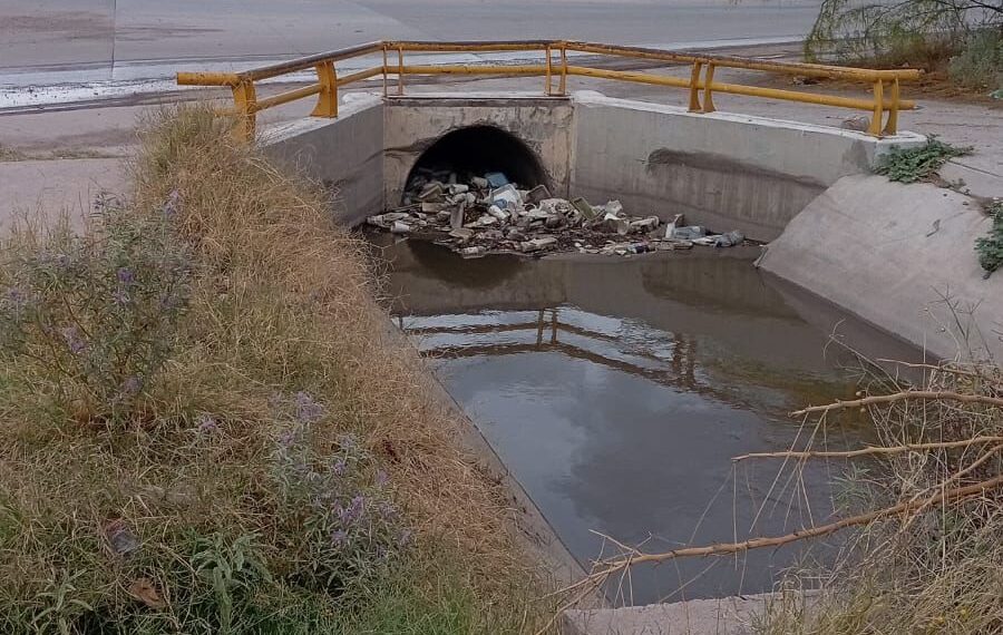 Drenaje de Gómez Palacio, convertido en basurero: retiran 350 toneladas en siete meses