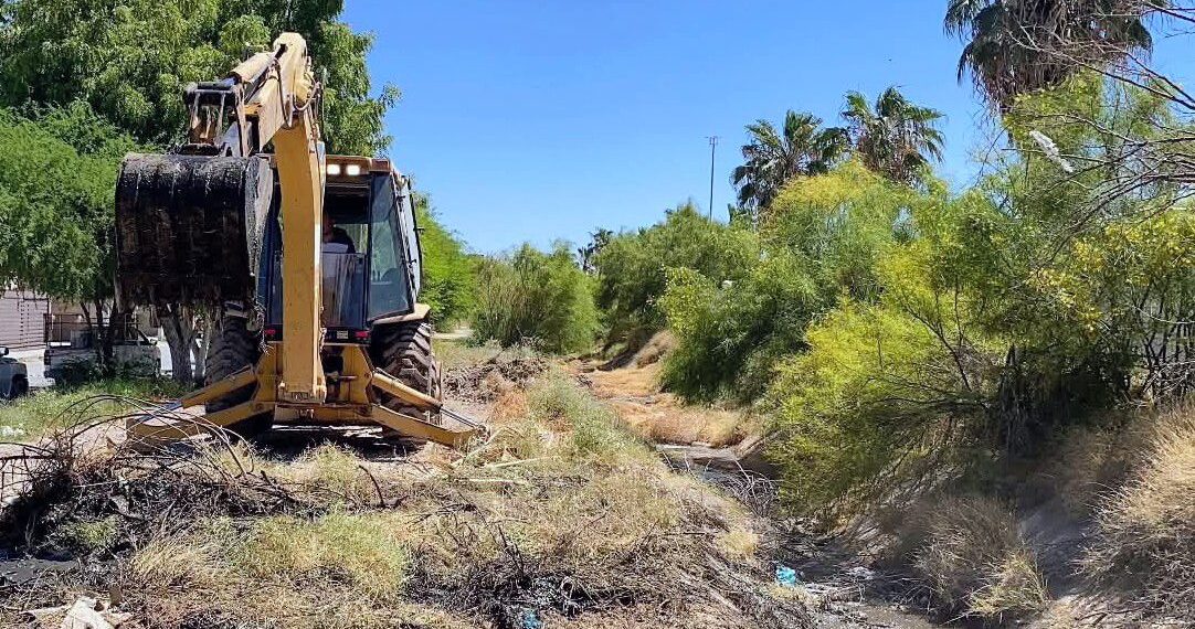 Retiran más de 48 toneladas de basura en limpieza de canales en Gómez Palacio